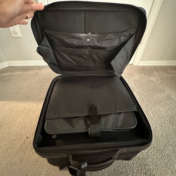 Longchamp Lugagage carry on with wheeels - Picture 16 of 16